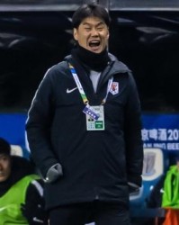  亚特兰大主帅创新战术，三中卫体系显神威  